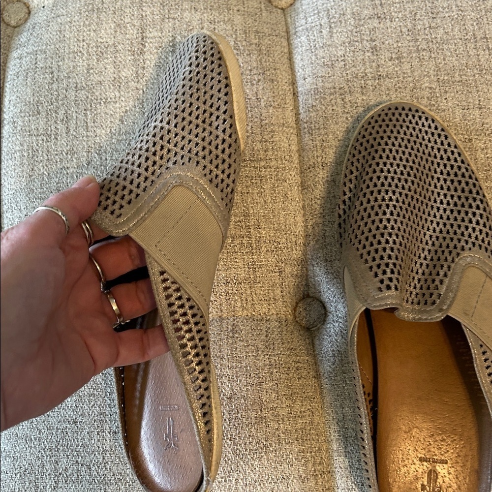 Frye Melanie Perth Mule sneakers in tan/gold perforated  leather size 9 - Picture 6 of 7